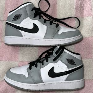 Air Jordan 1 MID